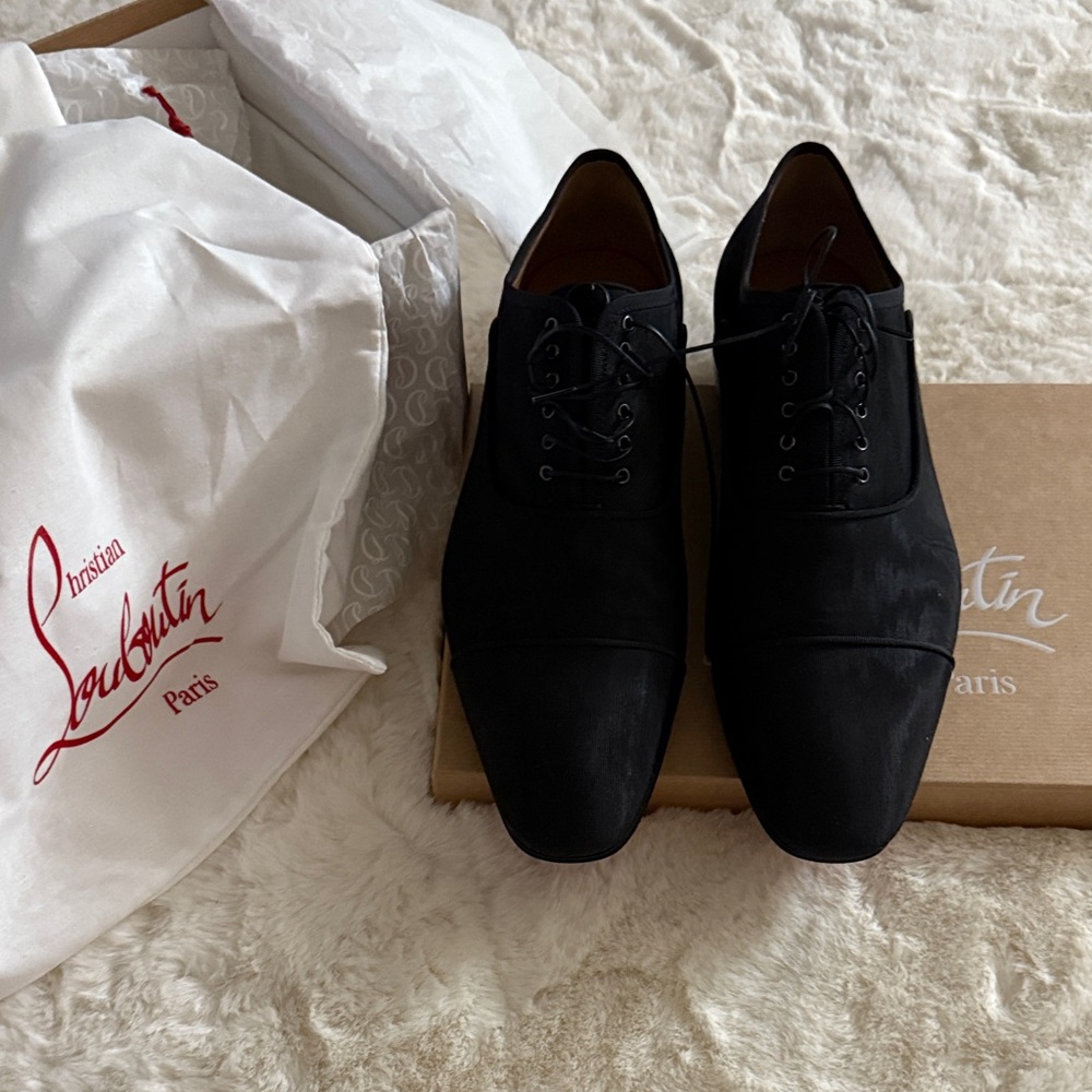 Christian Louboutin Elegant Black Oxfords - Picture 4 of 7